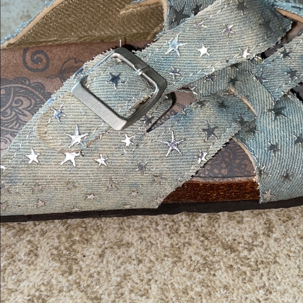 Sandals - Picture 2 of 4